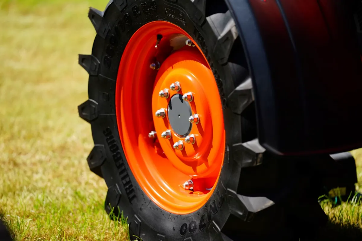 pneu trator massey ferguson